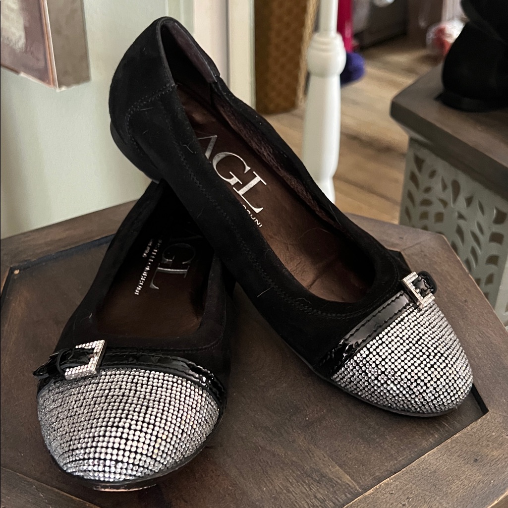 1 Hour Sale. Agl, Size 9.5, Black Flats With Silver Sparkle Accents